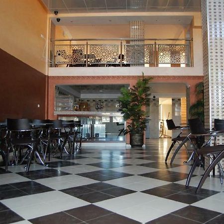 Hotel Amoudou فندق أمودو Тизнит Екстериор снимка