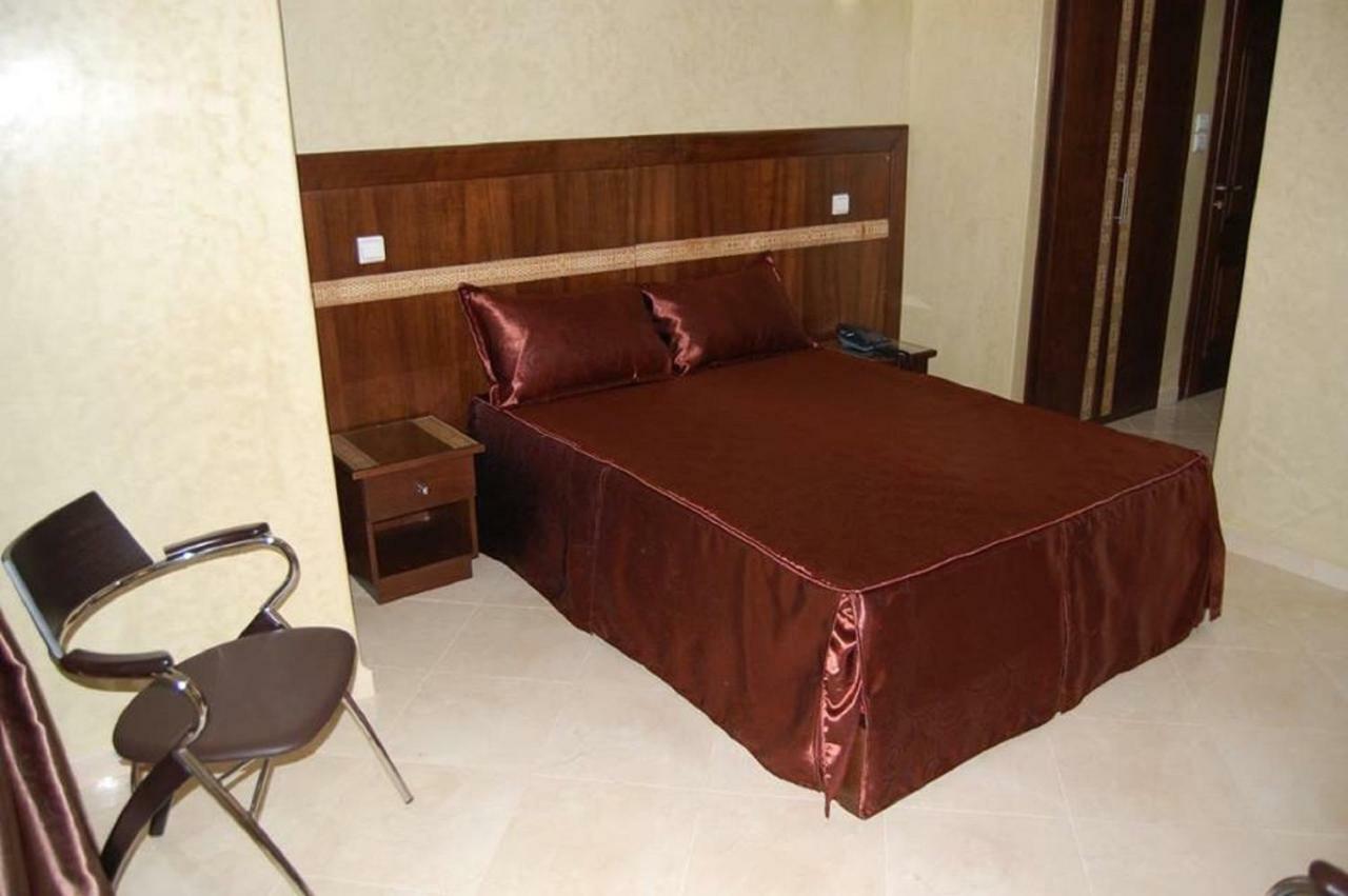 Hotel Amoudou فندق أمودو Тизнит Екстериор снимка
