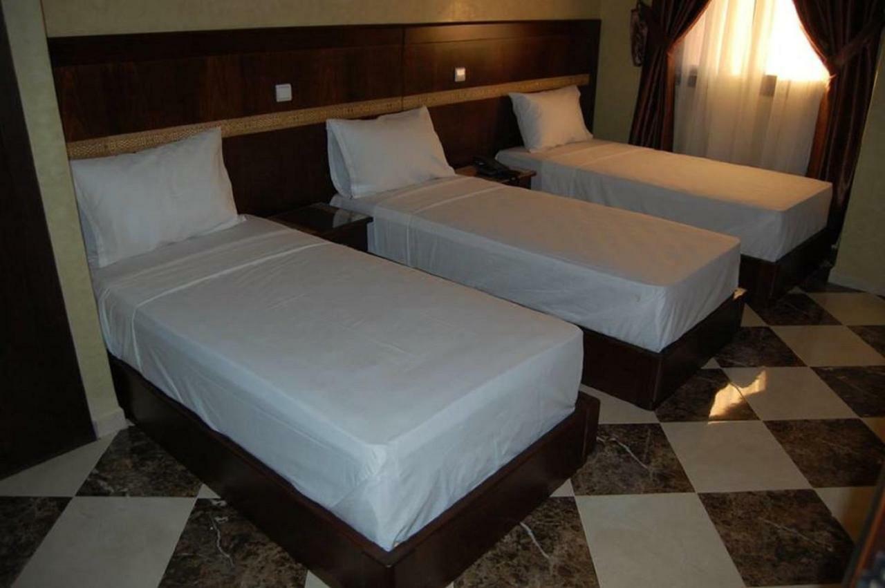 Hotel Amoudou فندق أمودو Тизнит Екстериор снимка