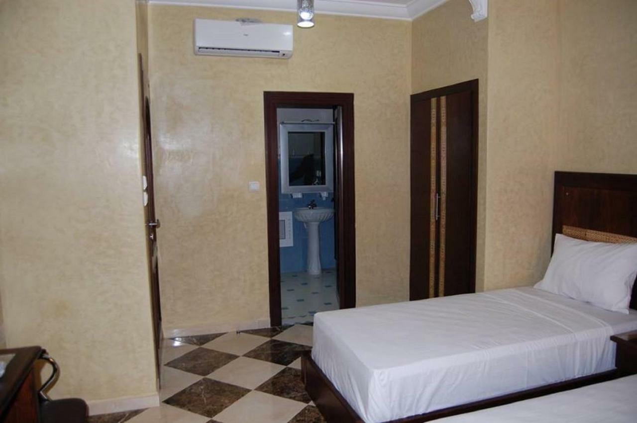 Hotel Amoudou فندق أمودو Тизнит Екстериор снимка