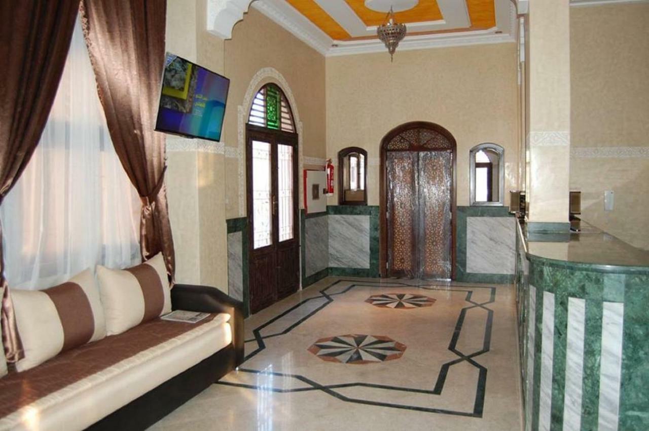 Hotel Amoudou فندق أمودو Тизнит Екстериор снимка
