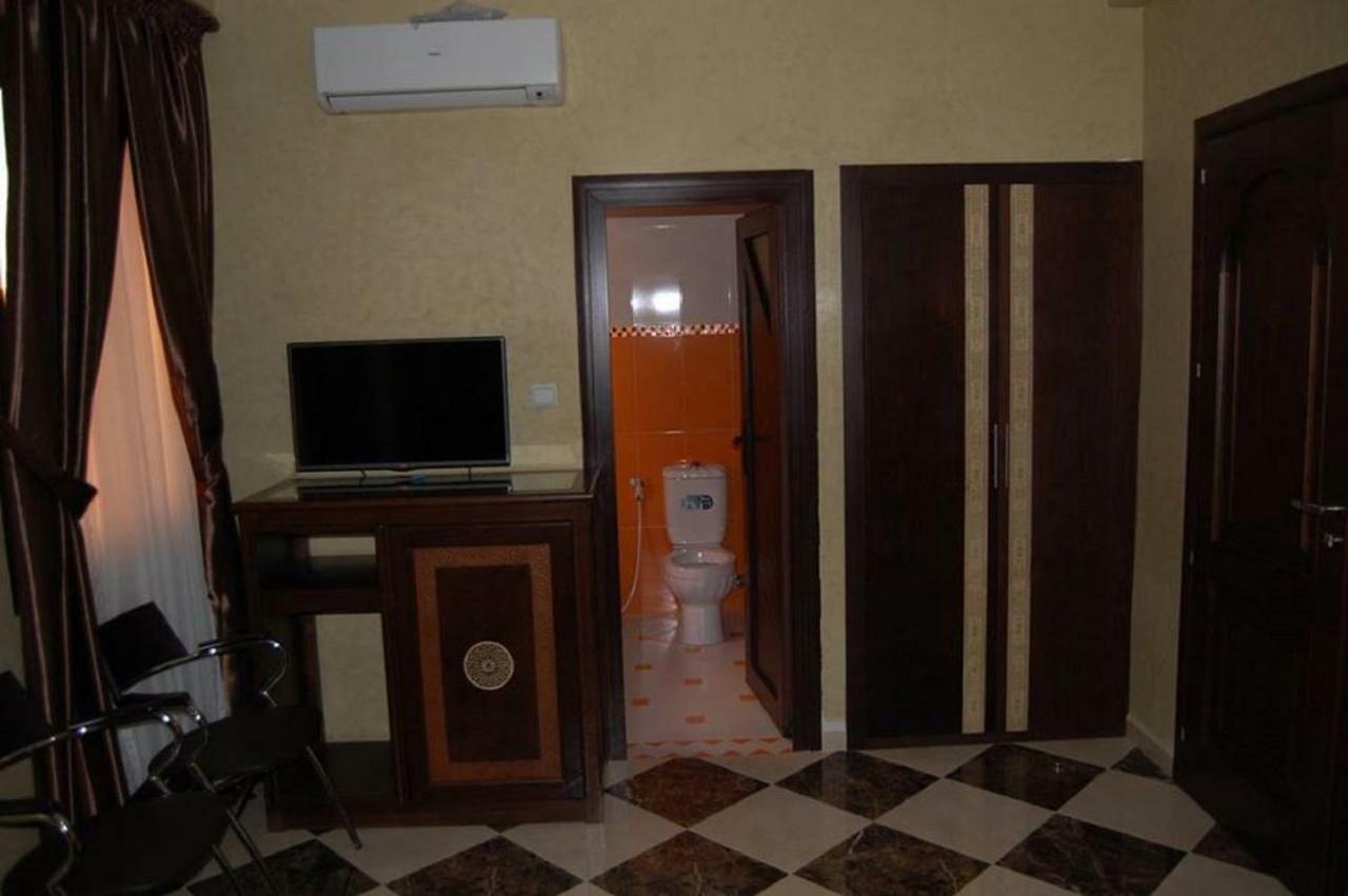 Hotel Amoudou فندق أمودو Тизнит Екстериор снимка
