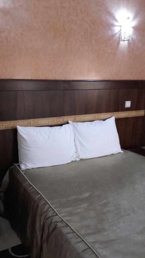 Hotel Amoudou فندق أمودو Тизнит Екстериор снимка