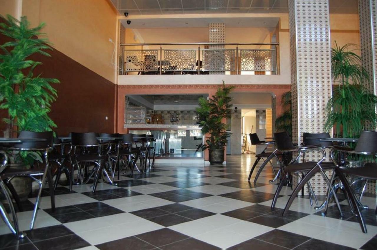 Hotel Amoudou فندق أمودو Тизнит Екстериор снимка